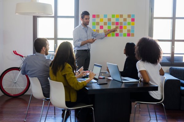 Révélez votre potentiel commercial avec une agence de leads