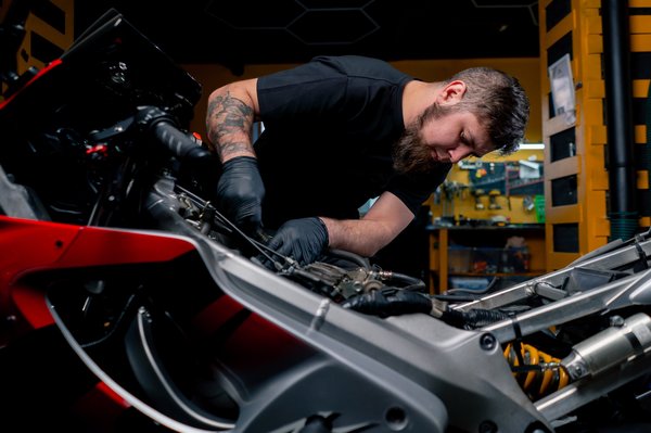 Les astuces essentielles pour entretenir votre moto